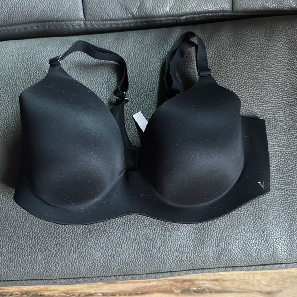 Victoria's Secret seamless bra, black color, excellent condition.
